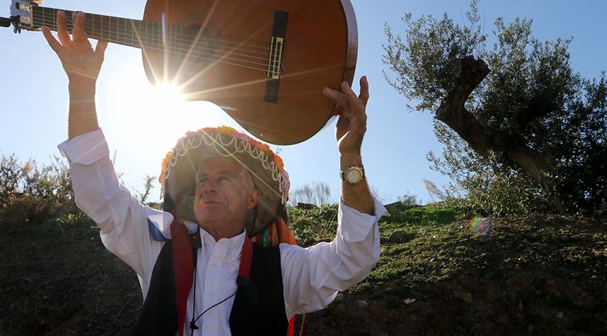 Bu yıl 58.'si düzenlenen Verdiales Flamenko Dans ve Müzik Yarışması'nın katılımcıları sadece müzikteki yetenekleri ile değil, birbirinden ilgi çekici kostüm ve aksesuarlarıyla da kenti renklendiriyor.