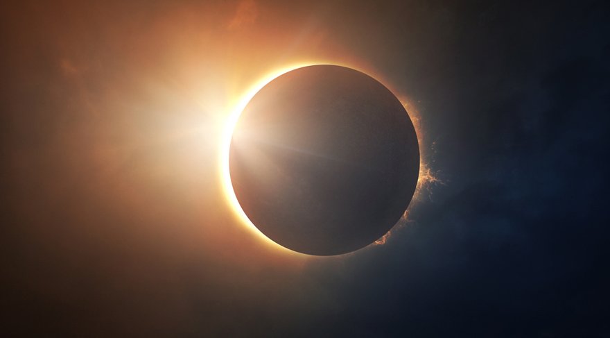 5 Mayıs'ta ise kader konularını sembolize eden Ay düğümleri burç değiştirecek. Tutulmaların gerçekleşeceği burçlar İkizler ve Yay olacak. Bu geçişle beraber bilgi, iletişim, yayıncılık, öğrenme, sınavlar, eğitim, sosyal medya, dijital platformlar ve uluslararası ticaret, akademik konular ön planda olmaya başlayacak.