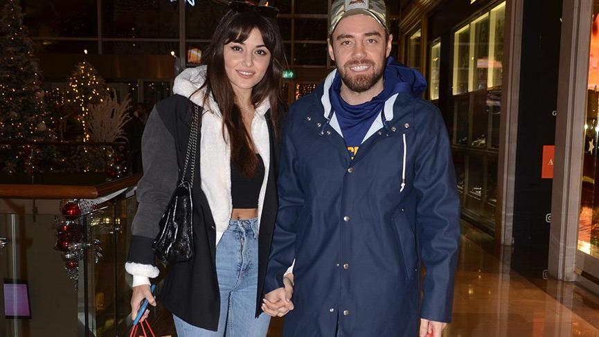 Hande ve Murat el ele