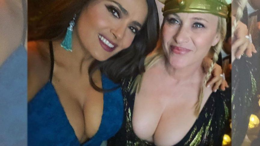 Salma Hayek’in 77. Golden Globe kıyafeti sosyal medyada tartışma konusu oldu