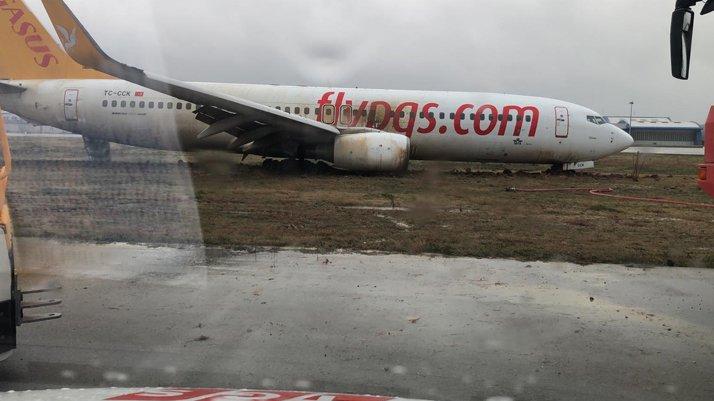 Son dakika! İstanbul’da yolcu uçağı pistten çıktı!