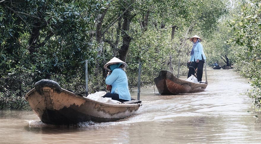 Mekong Nehri, Çin'de doğarak Laos, Tayland, Kamboçya ve Vietnam topraklarından geçen dünyanın 12., Güneydoğu Asya'nın 7. en uzun nehri.