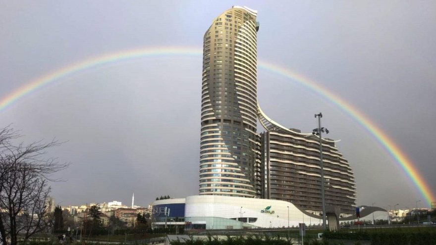 İstanbul semalarında gökkuşağı şöleni