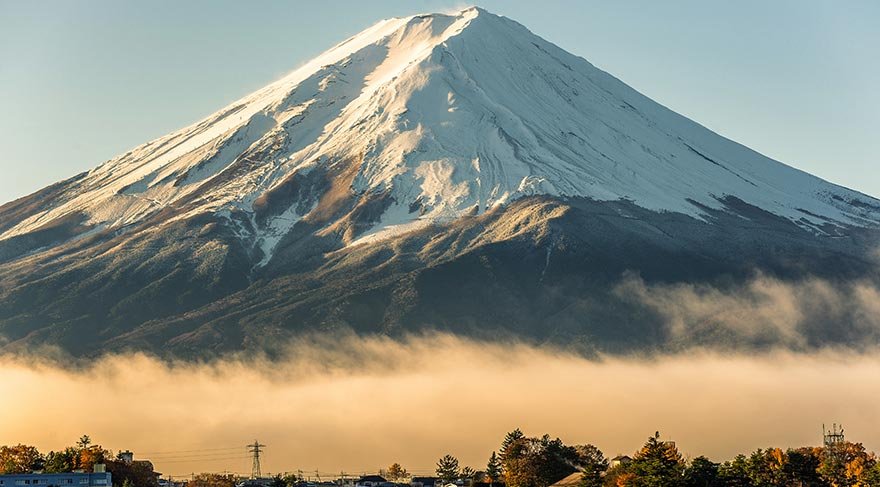 Başkent Tokyo’ya 80 km uzaklıktaki dağ, aktif bir yanardağ.