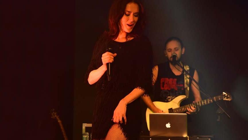 Ayşe Hatun Önal ‘Efsane’ şarkısına çok güzel tepkiler geldiğini söyledi