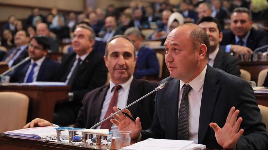 ‘İBB’nin mülkleri yangından mal kaçırır gibi AKP’li belediyelere tahsis ediliyor’