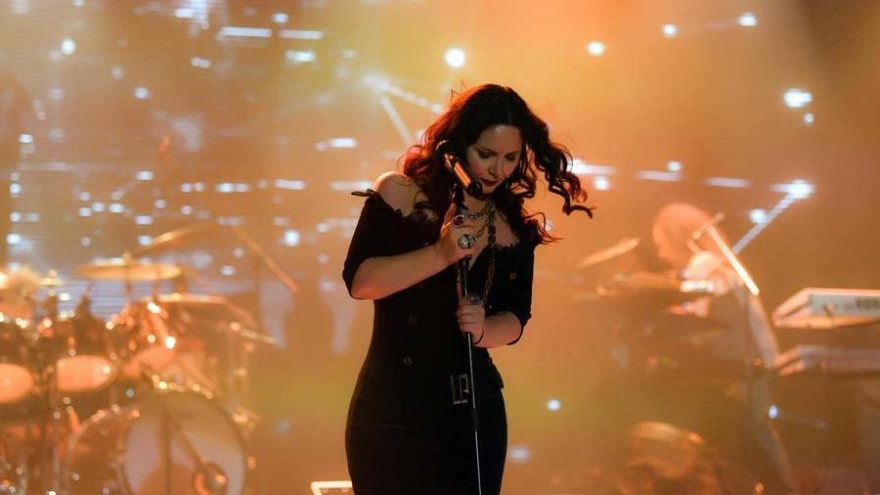 Şebnem Ferah Bostancı’da konser verdi, kadın cinayetlerine değindi