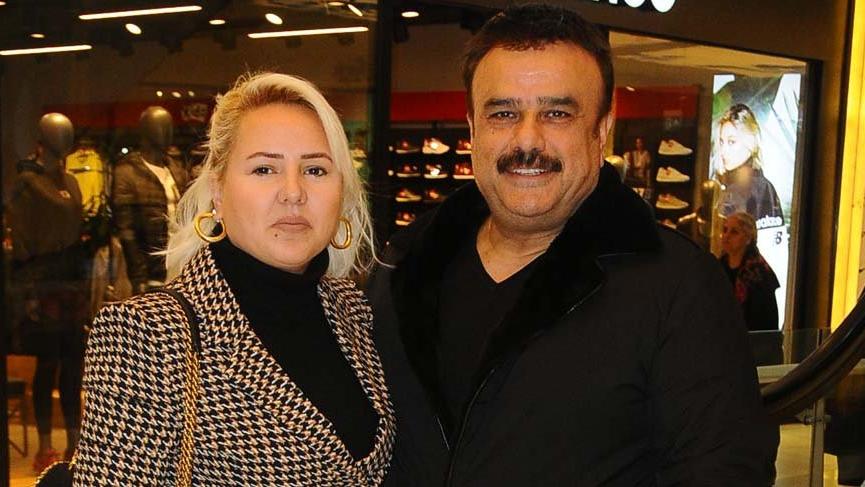 Bülent Serttaş eşi Selvi Serttaş ile alışverişte