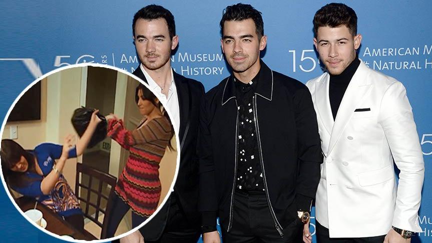 Jonas Brothers, Kardashian kardeşlerinin meşhur kavgasını taklit etti