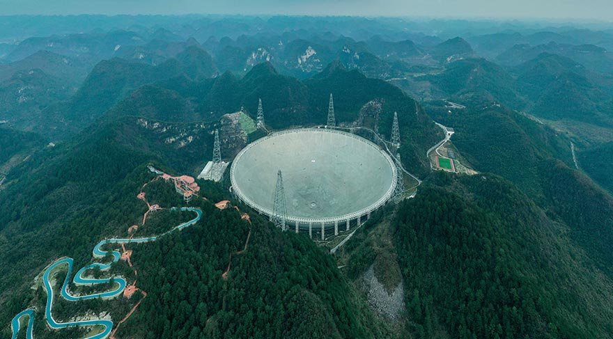 Güneybatıdaki Guizhou bölgesinde yer alan teleskobun yapımı beş yıl sürdü.