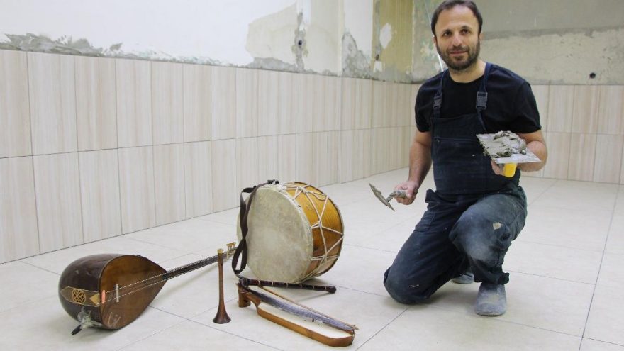 Gündüz inşaatçı, akşam sanatçı