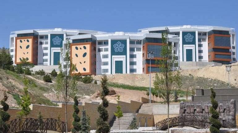 Üniversite kampüsünde sigara yasağı