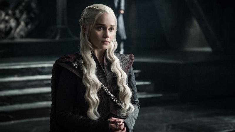 Emilia Clarke ünlü kozmetik markasının yüzü oldu tarihe geçti
