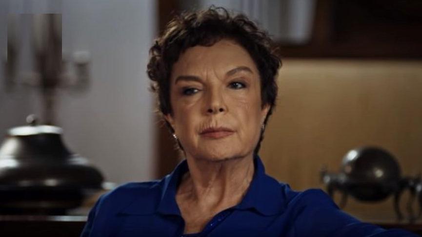 Selda Alkor: “Bence oyuncu her şeyi oynar”