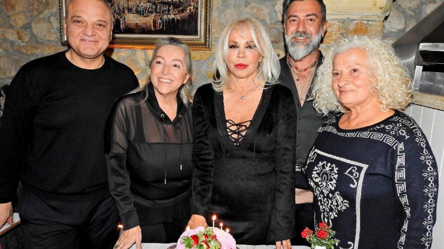 Semiha Yankı, yeni yaşını dostlarıyla kutladı