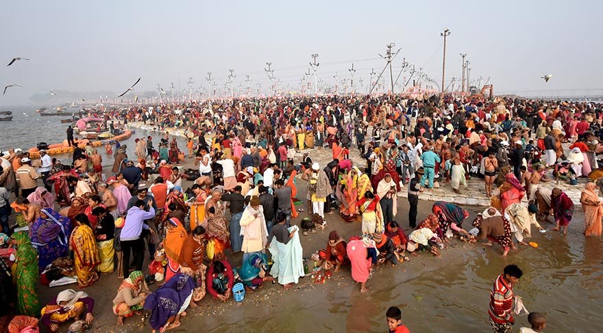 Hindu mitolojisi, Magh Mela'nın kökenini evrenin başlangıcı olarak görüyor.