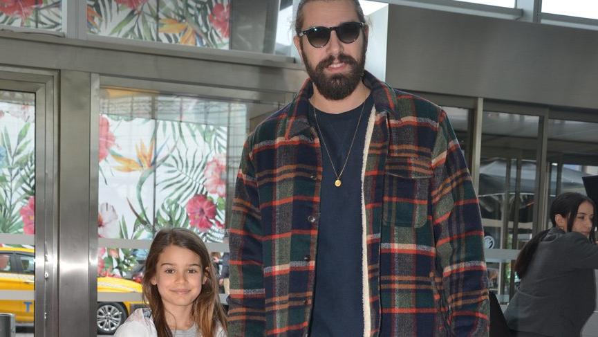 Furkan Palalı ve rol arkadaşı Lavinya Ünlüer’in AVM turu…
