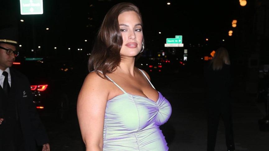 Ashley Graham anne oldu