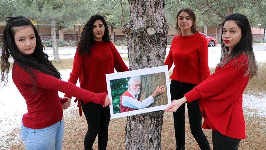 ‘Toprak Dede’nin anısına 100 ağacı toprakla buluşturdu