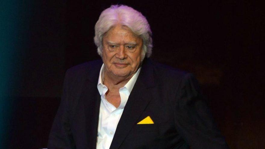 Cüneyt Arkın paylaştı: Elinde silah, küfürler etmeye başlayınca…