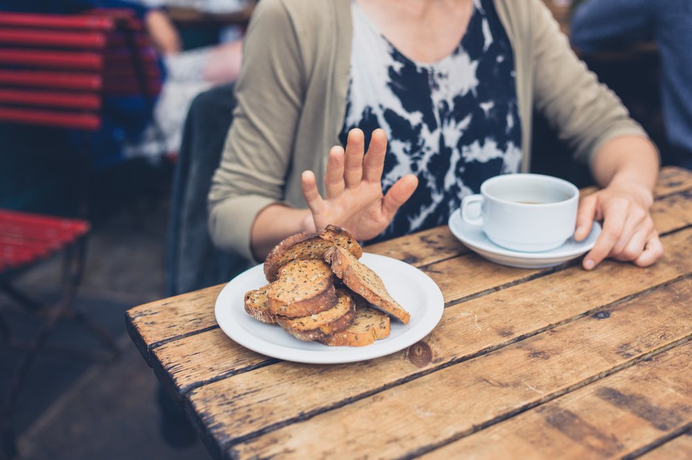 Mahady The Conversation dergisinde yayınlanan açıklamasında, "Çölyak hastalığına sahip olmayan insanlar için gluten içermeyen diyetlerin sağlığa yararlı olduğunu iddia eden bilimsel bir kanıt bulunmuyor. Bunun tersinde glutensiz gıdalar içeren diyetlerde tahıllardan kaçınılması düşük lif alımı sebebiyle zararlı olabilir" dedi.