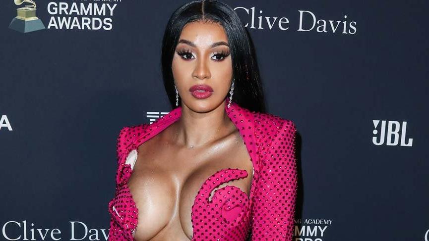 Cardi B ve eşi Offset, Grammy partisinin önüne geçti, sosyal medya tepki gösterdi