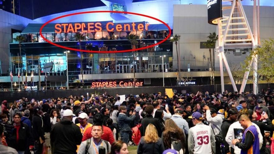 Kobe Bryant kariyerinin başladığı Staples Center önünde anıldı