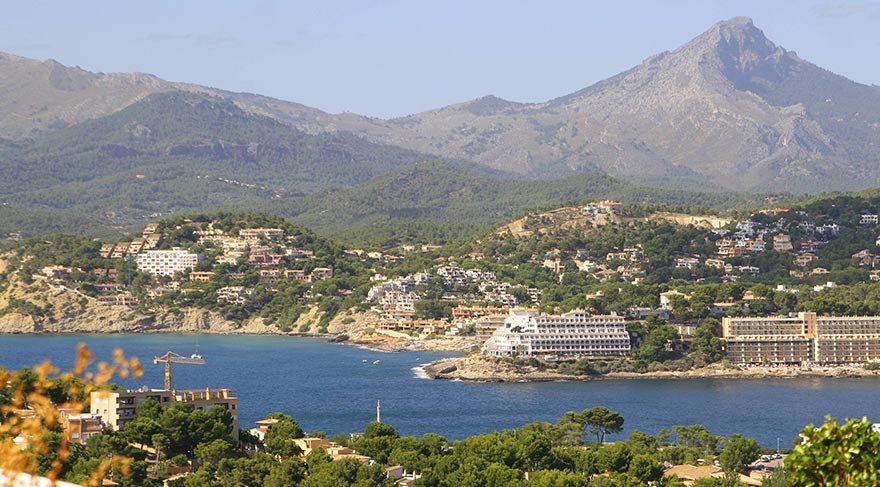 Ortalama 31 derece sıcaklığı ile Santa Ponsa, İspanya'da güneşin ve tatilin tadını çıkarmak için ideal bir yer.