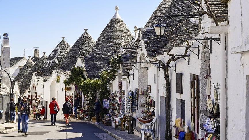 Masalsı mimarisiyle ilgi çeken kasaba Alberobello