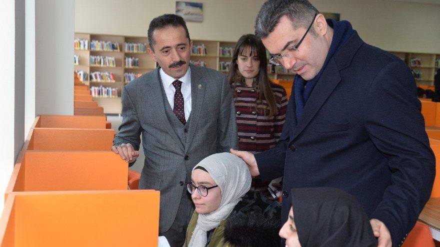 Türkiye’nin en büyük kütüphanesi Erzurum’da hizmete açıldı