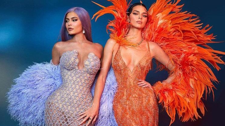 Kylie Jenner ve Kendall Jenner’dan ortak koleksiyon