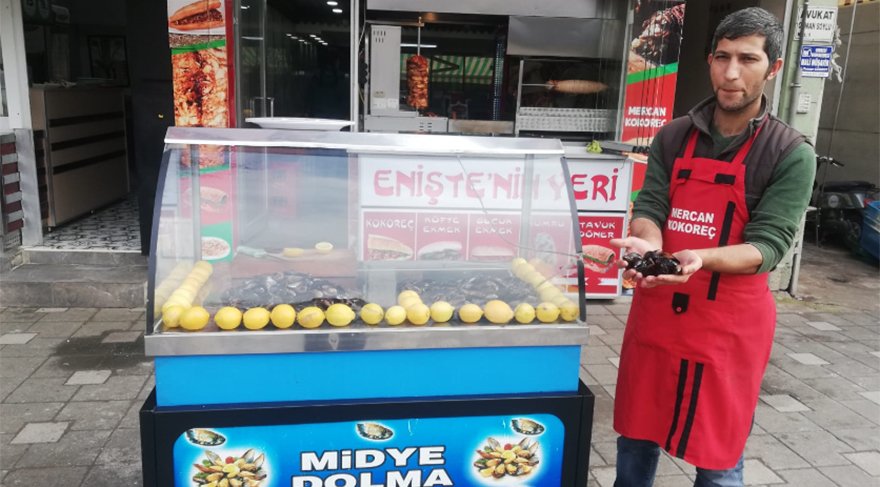 Bursa'da midye satıcısı olan Yakup Çetinkaya / (Fotoğraf: SÖZCÜ)