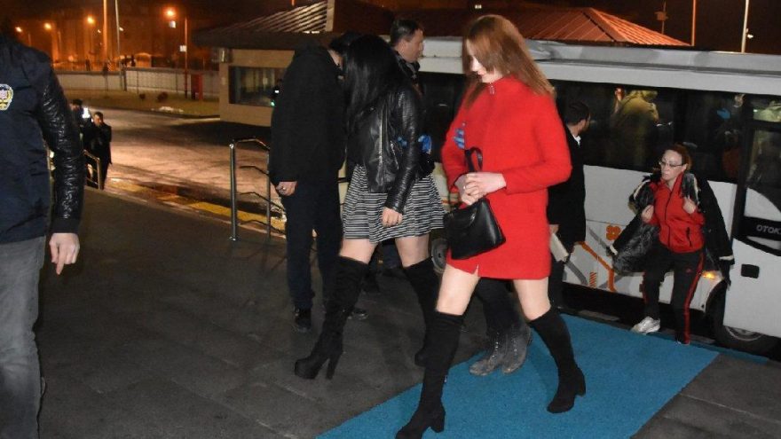 22 adrese fuhuş operasyonu: 52 kişi gözaltına alındı