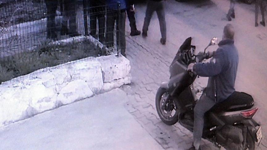 Öfkeli taksici oto tamircisini ve çalışanlarını ezdi!