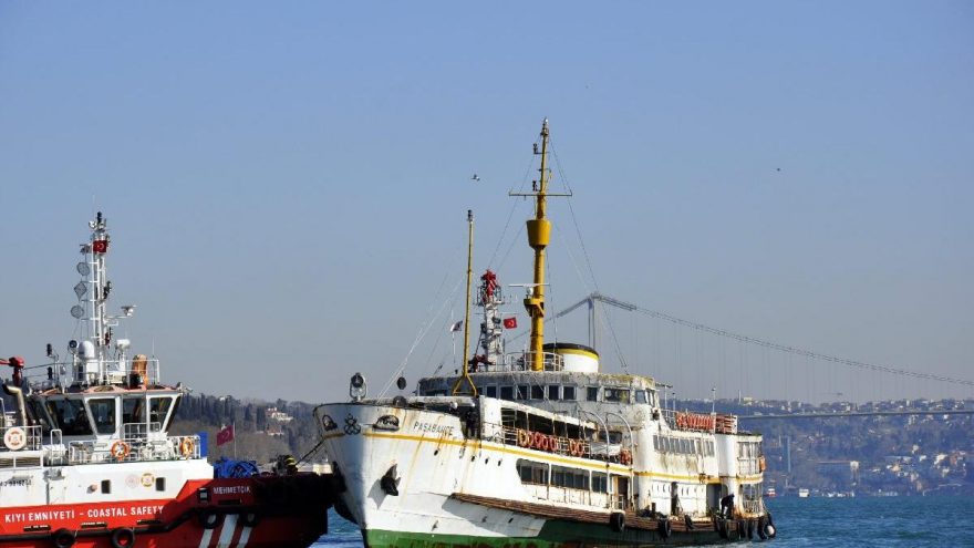 Tarihi Paşabahçe vapuru yenilenmek için Haliç’e götürüldü