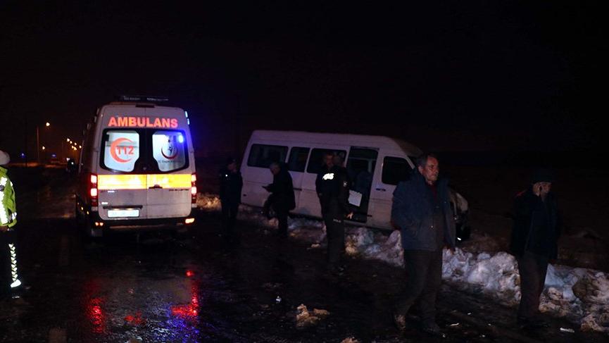 İşçi servisleri çarpıştı! Çok sayıda yaralı var