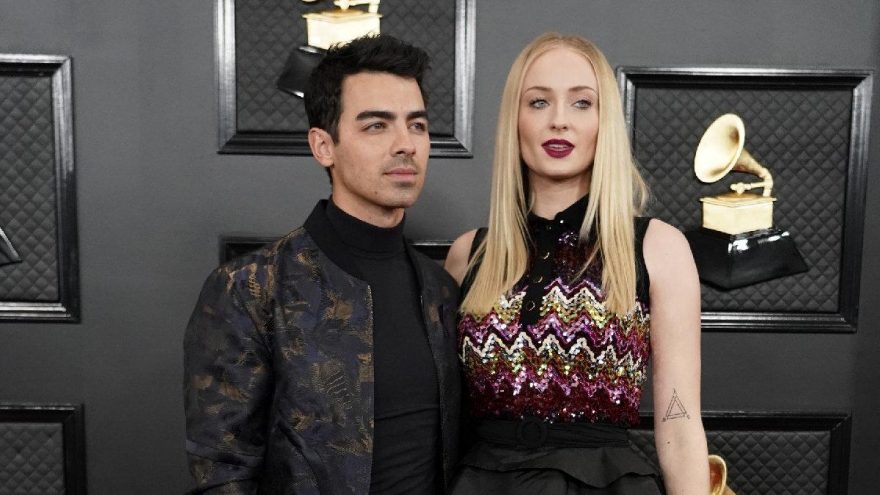 Game of Thrones yıldızı Sophie Turner bebek bekliyor