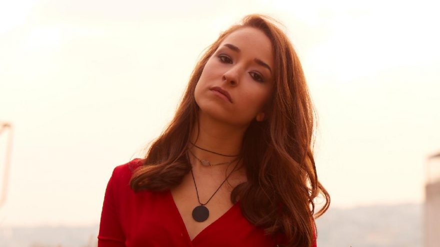 Naz Ölçal ve sevenlerinden ‘Sarıl Bana’ akımı
