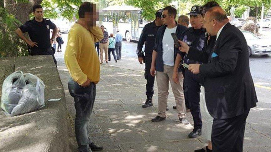 Meclis önünde kendini yakmaya çalışan adam 9 kez intihar girişiminde bulunmuş!