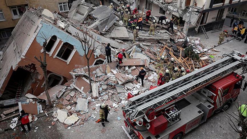 Bahçelievler’de çöken binanın çevresindeki 5 bina boşaltıldı!