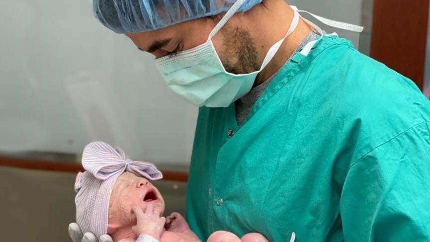 Enrique Iglesias ve Anna Kournikova’nın üçüncü çocukları dünyaya geldi