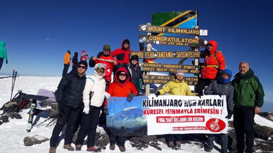 Bursalı dağcı grubu Afrika’nın çatısı Kilimanjaro’ya tırmandı
