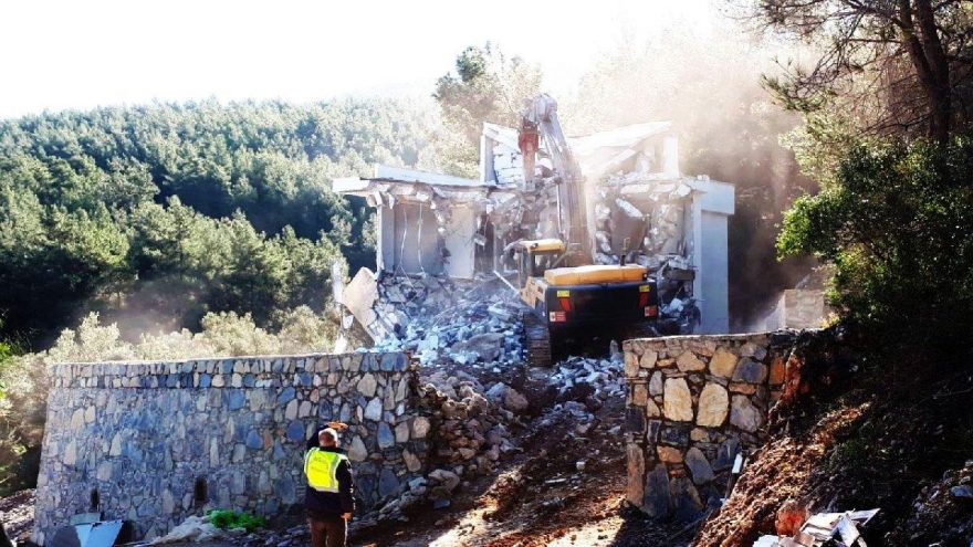 Bodrum’daki kaçak yapılar yıkıldı