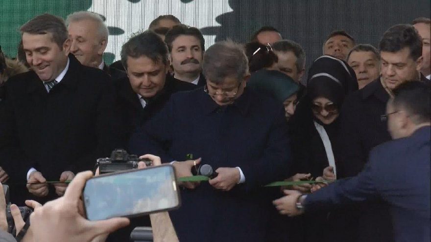 Davutoğlu’ndan sert sözler: Oğlunu diğer vatan evlatlarından ayıran biri devlet adamı olamaz