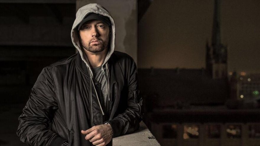Eminem üçüncü kez bir milyar barajını aştı