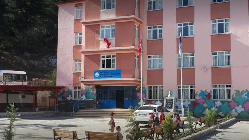Mersin’de 20 öğrenci zehirlendi!