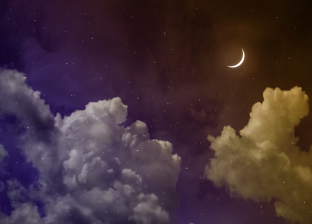 Yeni Ay, Türkiye haritasında 9. ev dediğimiz bir alana düşüyor ve Türkiye'nin hem yükseleni hem de Güneş'i ile olumlu kontakları olacak. 9. ev politik astrolojiye göre yabancılar, üniversiteler, dini organizasyonlar, hukuk sistemleri demektir.