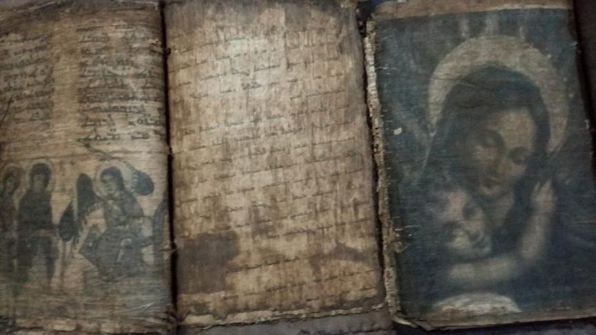 Adana’da tarihi kutsal kitaplar ele geçirildi