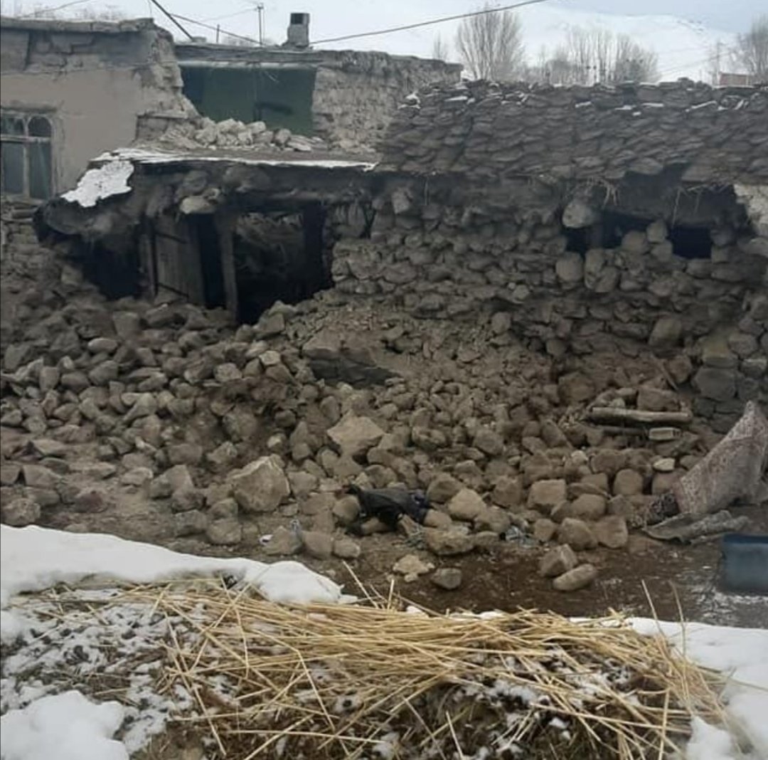 Ölü sayısının 9'a yükseldiği depremde 37 yaralıdan 9'unun durumunun kritik olduğu açıklandı.