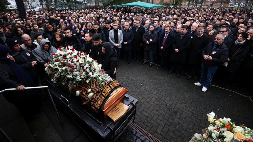 Almanya’daki ırkçı saldırıda yaşamını kaybedenler için cenaze töreni düzenlendi